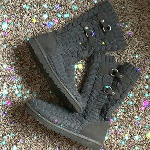 *SOLD* grey w/ buckle uggs